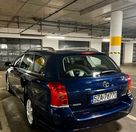 Toyota Avensis cena 13500 przebieg: 260000, rok produkcji 2005 z Katowice małe 211
